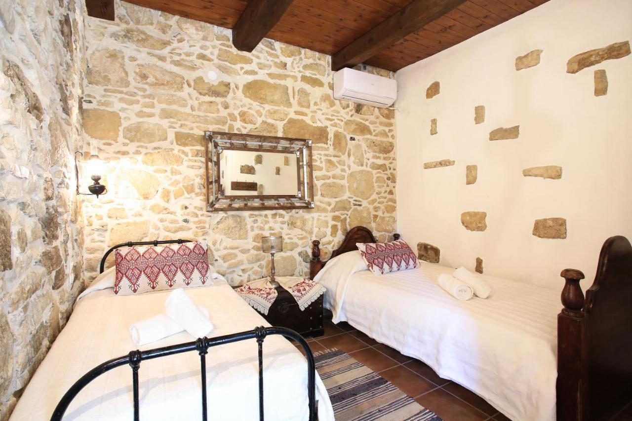Villa Radamanthis Sivas ภายนอก รูปภาพ