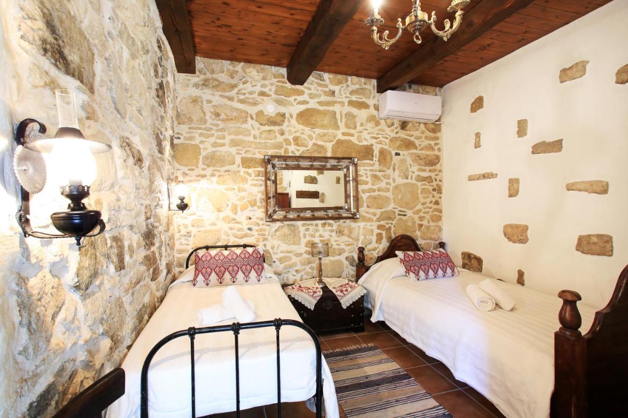 Villa Radamanthis Sivas ภายนอก รูปภาพ